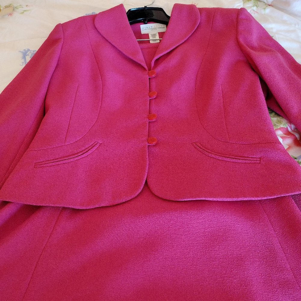 BRAND NEW WOMEN'S PINK BLAZER JACKET AND SKIRT SUIT SIZE 12